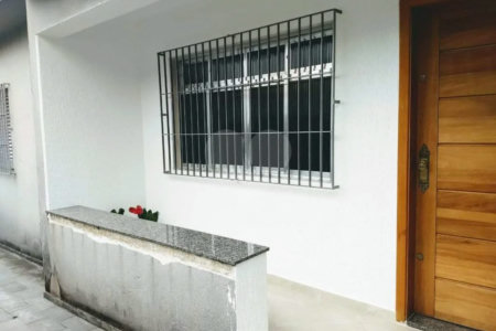 CASA TÉRREA À VENDA NA MOOCA - COM PORTEIRA FECHADA.