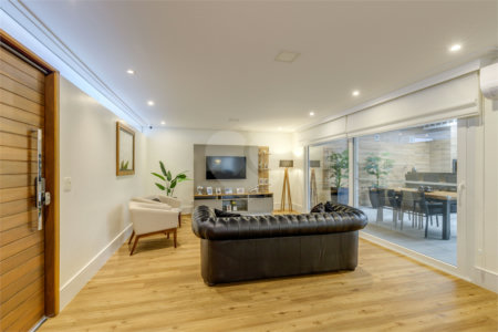 Casa à venda com 4 quartos, sendo 2 suítes, no condomínio Residencial Vila Lagos, São Paulo - SP