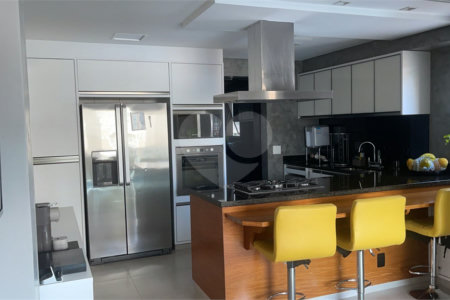 Apartamento na Mooca com 204 m² com vista maravilhosa, sendo 3 suítes e 4vagas.
