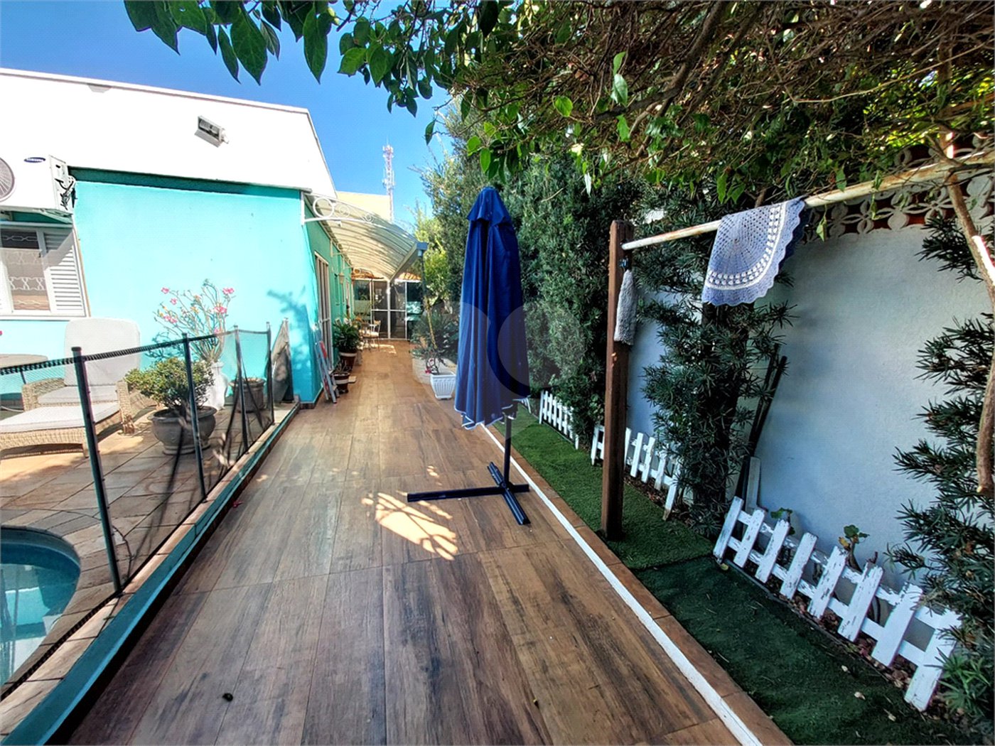 Casa residencial com ponto comercial a venda no Centro