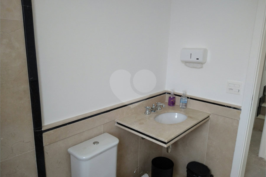 Condomínio de casas de alto padrão em estilo Neoclássico Francês