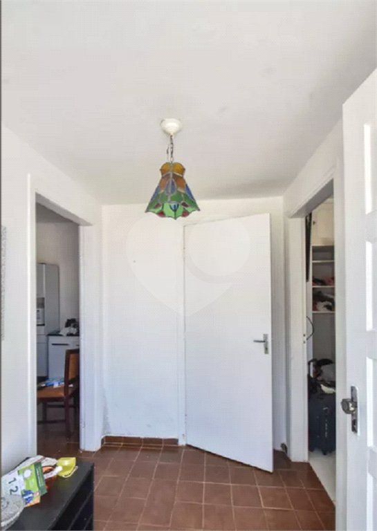 Casa à venda no Campo Belo de 200 metros quadrados, com 3 casas no terreno.
