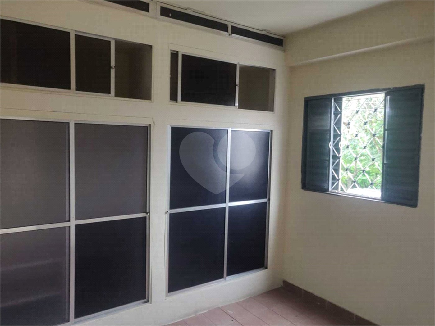 CASA COM DOIS ANDARES SEPARADOS A VENDA NO JARDIM LIMOEIRO, COM 139M²