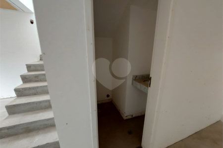 Sobrado à venda com 3 quartos, sendo 1 suíte, em Vila Omízollo, Louveira, SP