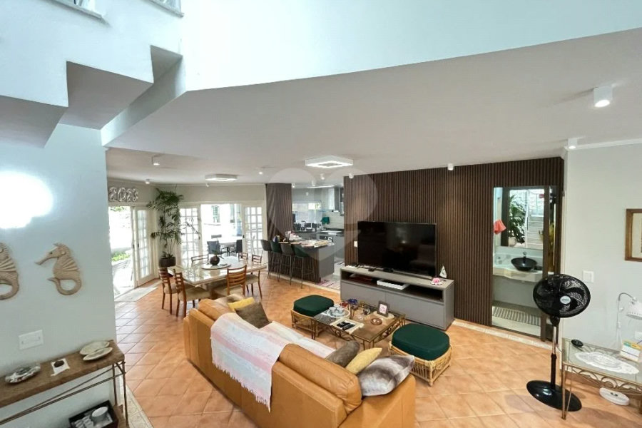 Casa à venda com 5 quartos, sendo 4 suítes, em Riviera de São Lourenço, Bertioga, SP