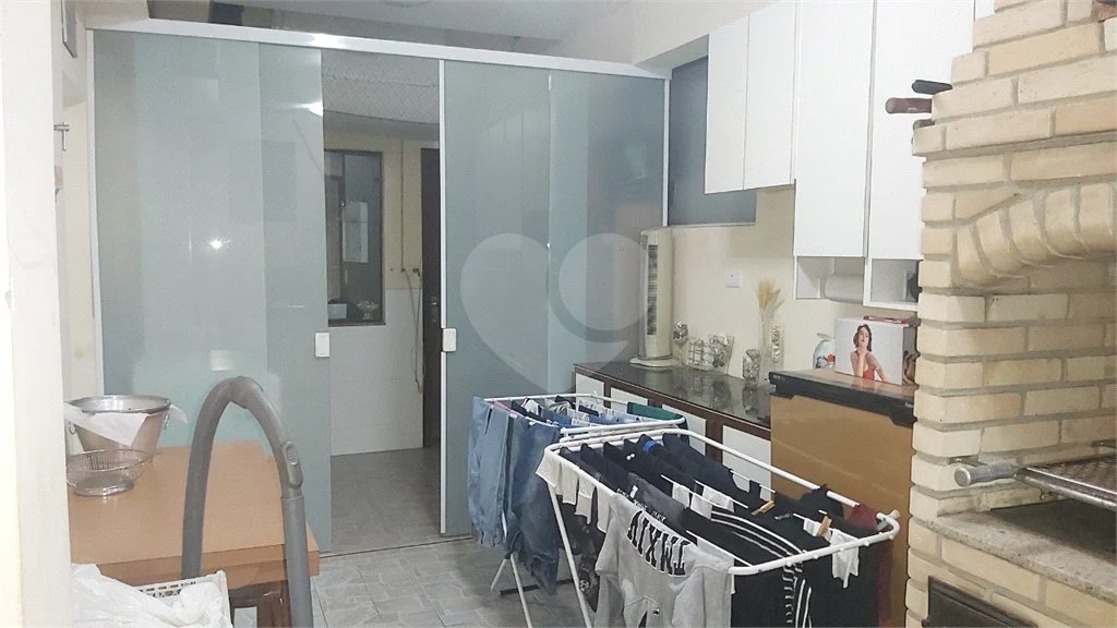 Sobrado com 224m² , 3 dormitórios , sendo 2 suítes , 3 vagas de garagem , 7 banheiros , à venda na Vila Scarpelli em Santo André.