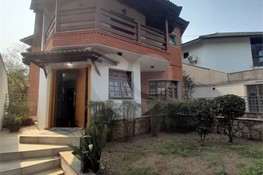 3 AMPLAS SUITES MAIS ECRITORIO MUITO VERDE E AMPLO QUINTAL