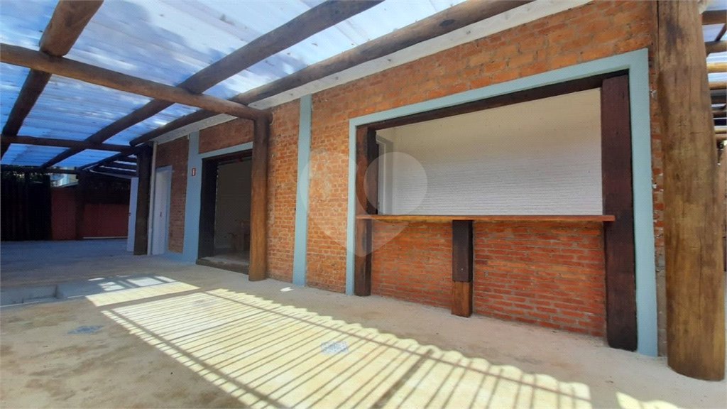 EXCELENTE CASA COMERCIAL EM ESQUINA, OPORTUNA E MAIS QUE ESPECIAL. Venha Conferir.