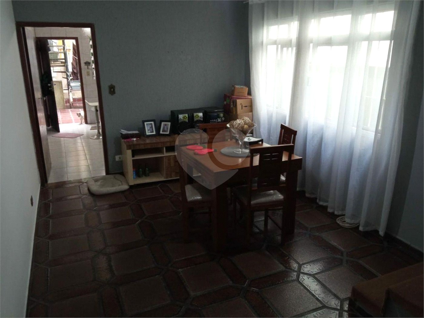 Ótimo sobrado, com amplo espaço interno (127m2), possuindo 03 dormitórios (01 suíte),