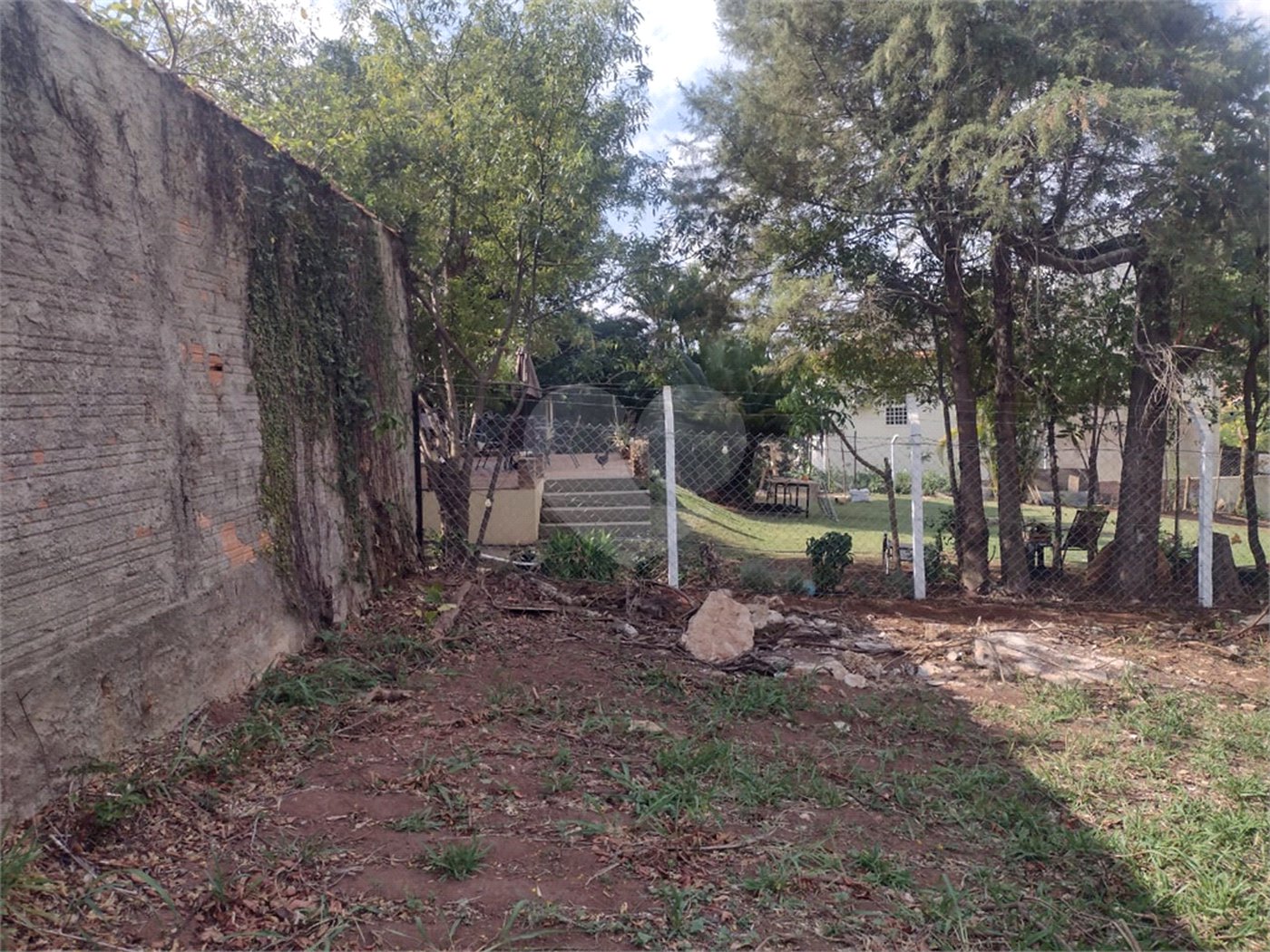 Terreno á venda no Residencial Sambambaia