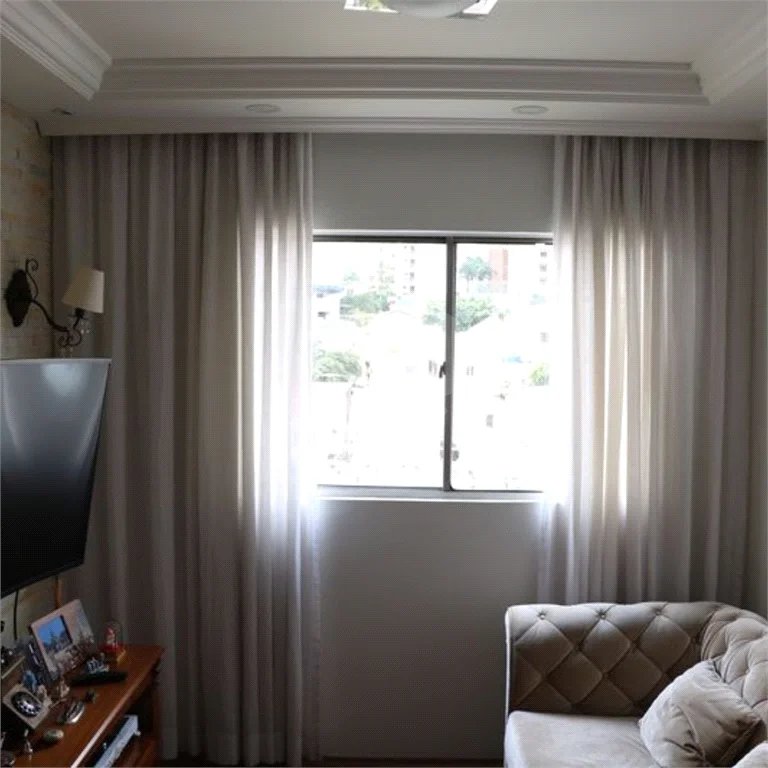 Apto na Mooca de 76m², com 2 dorms, 1 vaga, 1 suíte. Estuda permuta.