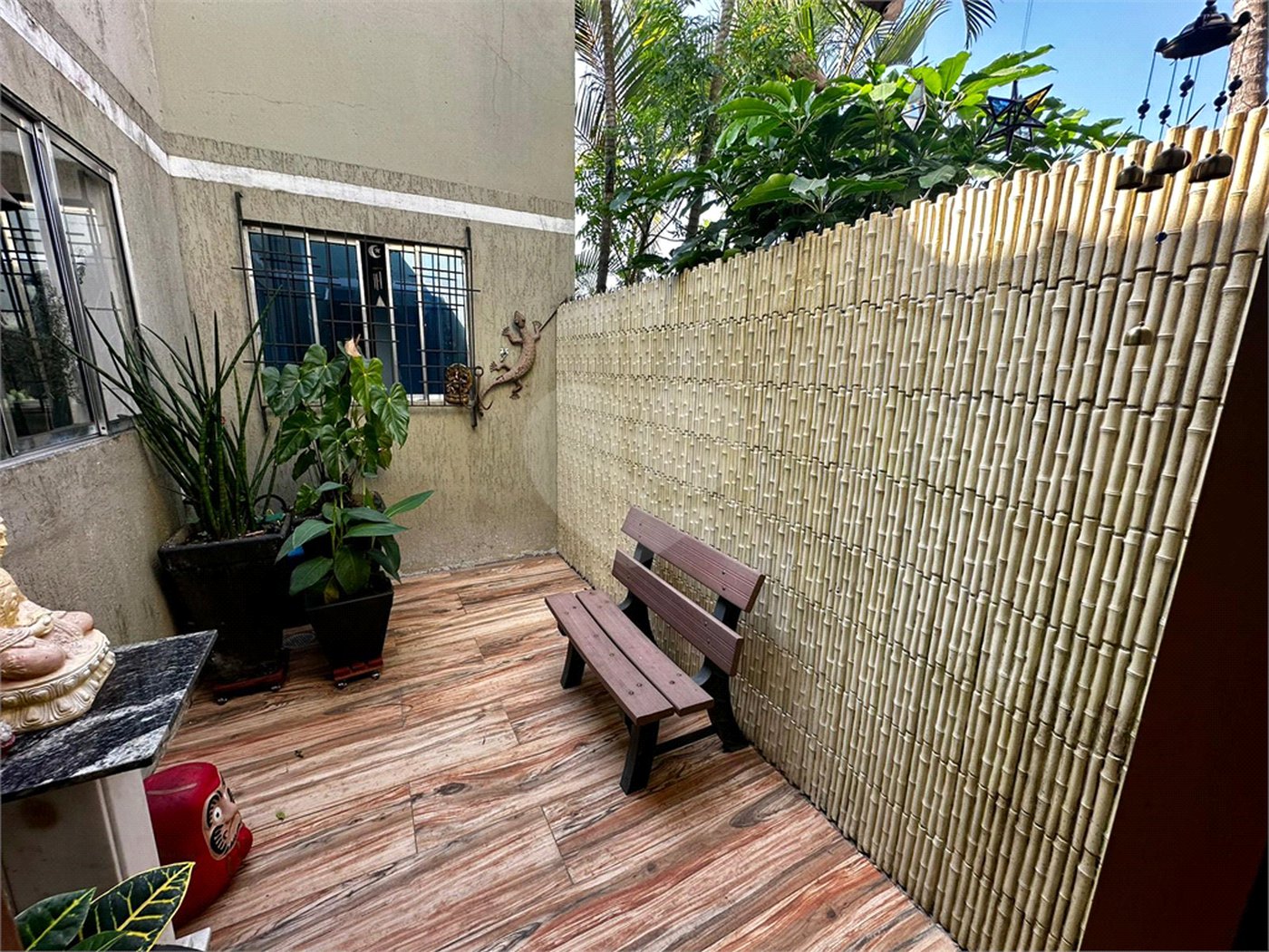 Casa com Piscina e Churrasqueira | 2 Suítes | Edícula | 3 Vagas | 275m²