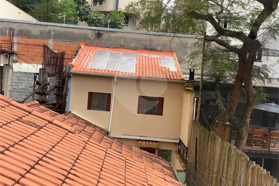 Terreno 10 X 30m,ideal para construtor, com casa principal, mais 3 casas no mesmo terreno e gerando renda, em Perdizes - São Paulo