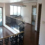 Apartamento 192m² à venda na Aclimação com 3 suítes e 3 vagas.