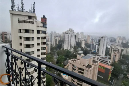 Apartamento à venda 107m² reformado com 2 quartos, sendo 1 suíte no Morumbi