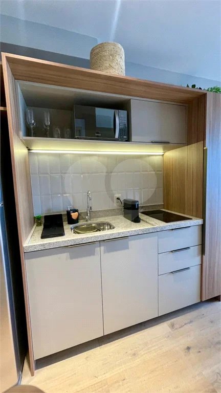 Apartamento mobiliado no Planalto Paulista com 1 dormitório e varanda.
