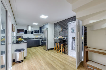 Casa à venda com 4 quartos, sendo 2 suítes, no condomínio Residencial Vila Lagos, São Paulo - SP