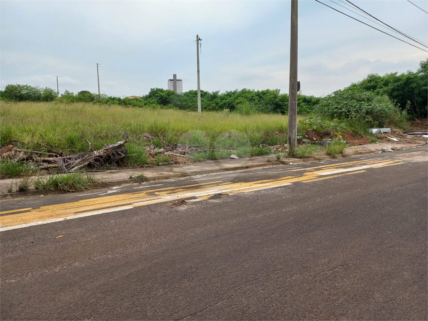 Terreno plano com 163,56 m² de área total