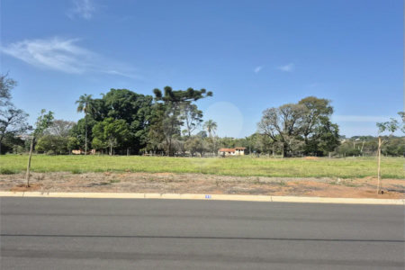 Terreno comercial á venda no condomínio Jardim Larine
