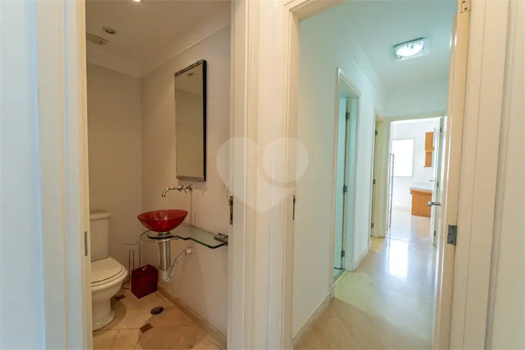 Apartamento à venda em Moema