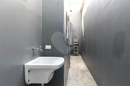 Sobrado à venda no Belenzinho de 208 m² com 6 dormitórios, 4 banheiros e 2 vagas