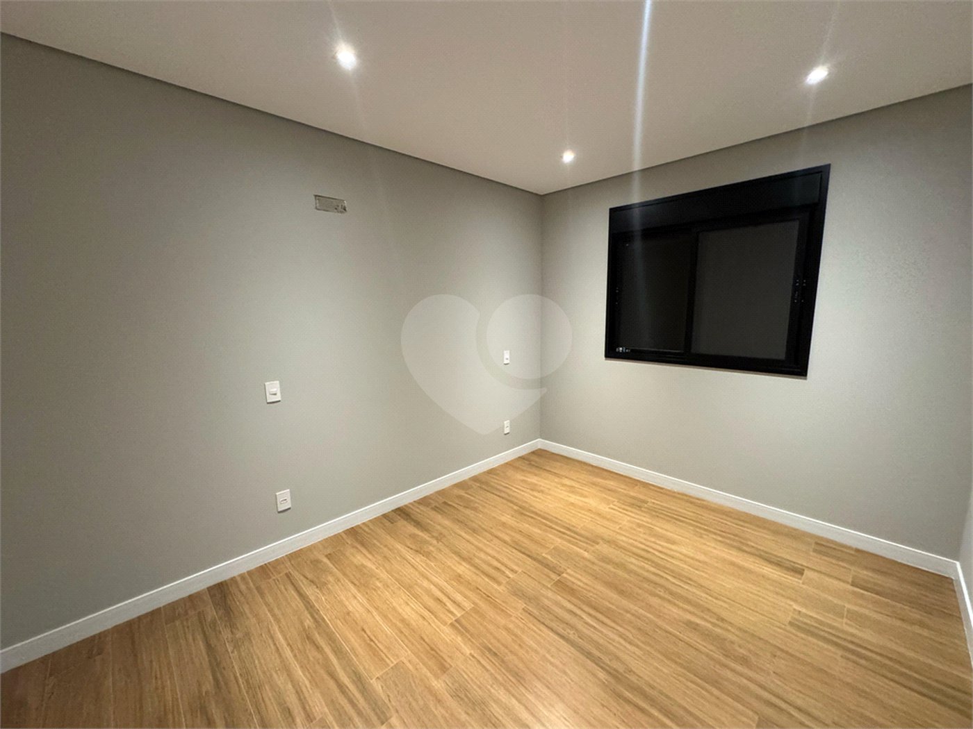 CASA A VENDA COM 3 DORMITÓRIOS, SENDO 1 SUITE NO SESIDENCIAL VILLENEUVE