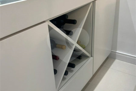 Apartamento. 78 m2, 3 dorm., uma suíte, lavabo, banheito, duas vagas, deposito no sub, varanda gormet.Aceita e estuda Permuta.