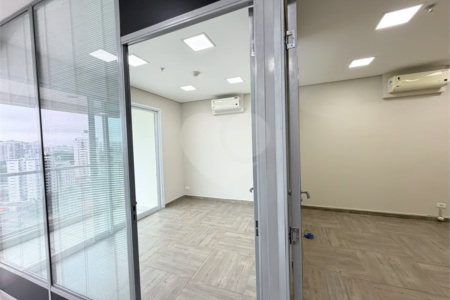 Sala para locação Domo Business 101 m - 2 vagas - Sala com divisórias, ar condicionado e banheiro.