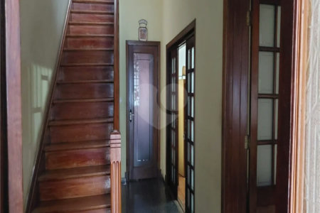 Casa com dois pavimentos na Barra Funda: