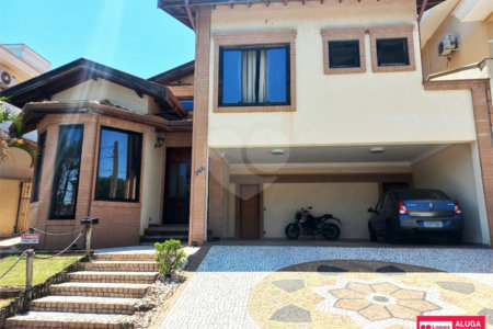 Linda casa com piscina localizada no melhor condomínio de Hortolândia - Green Park.