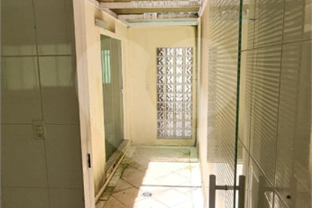 Sobrado a venda no Ipiranga de 220m² com 4 suítes e 2 vagas.Estuda permuta.