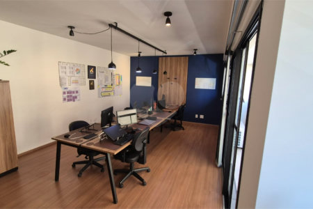 Sala Comercial moderna bem localizada .