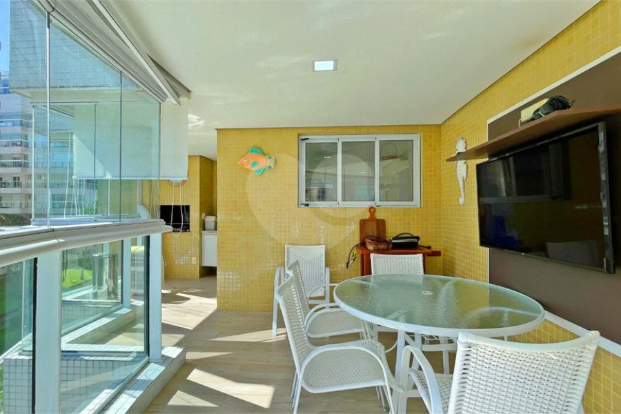 Apartamento à venda com 3 quartos, sendo 2 suítes,  em Riviera de São Lourenço, Bertioga, SP