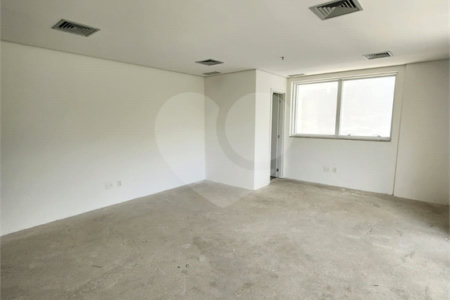 Sala comercial em frente ao Allianz Parque
