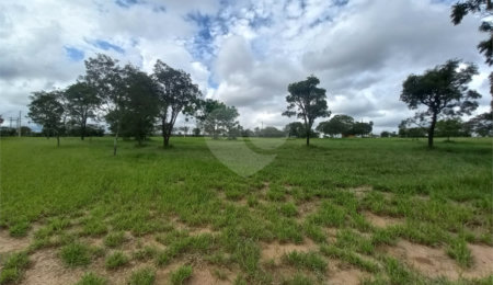 Terreno à venda no condomínio Vila Pinhal, Itirapina - SP