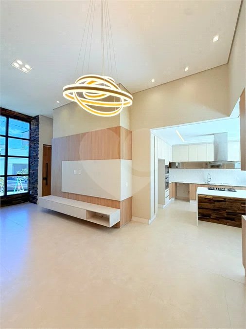 Casa térrea com 3 suítes no Condomínio Residencial Viena em Indaiatuba-SP - Acabamento de alto padrão - R$ 1.690.000,00 - AT 250 m² - AC 158 m² - 3 suítes,, sendo 1 suíte master com closet - Sala para dois ambientes (estar e jantar) - Cozinha planejada com ilha cooktop, forno elétrico e micro-ondas,