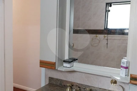 Casa com 324m², 4 dormitórios, sendo 1 suíte, 4 vagas, à venda no Jardim Las Vegas em Santo André.