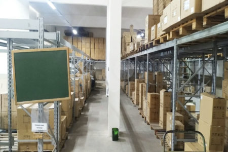 Galpão com 1155m² , 6 banheiros , sendo 2 vestiários , atualmente com 13 vagas , podendo chegar a 17 , à venda na Vila Principe de Gales em Santo André.