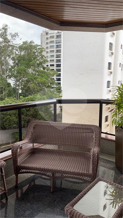 Apartamento com terraço 385m² 03 dormitórios sendo 2 suítes 5 vagas..Estuda Permuta.