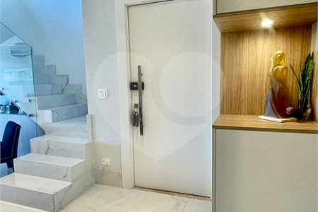 Cobertura à venda na Aclimação de 300m² com 2 vagas.