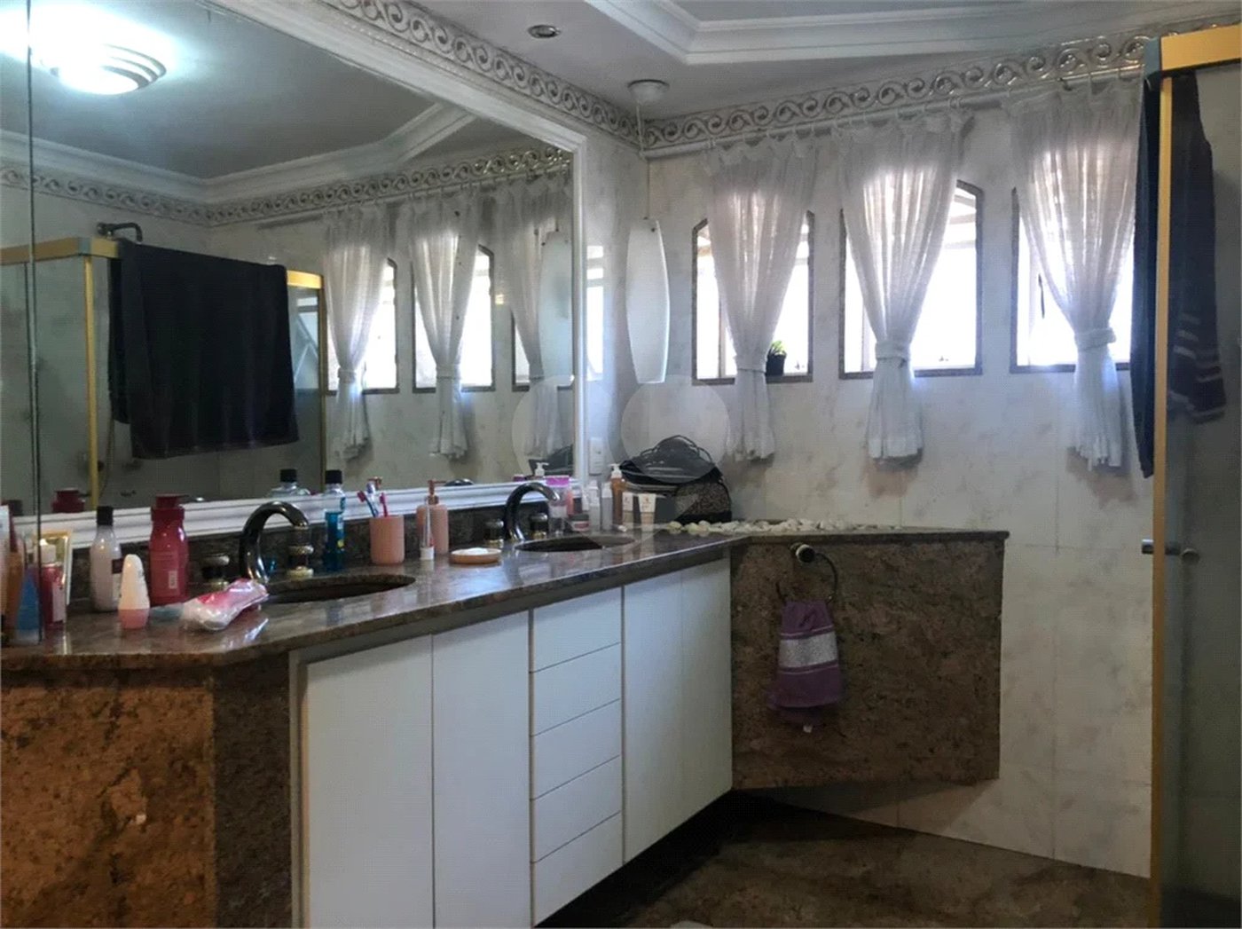 Sobrado com 363m² à venda no Alto da Moóca - 3 suítes e 6 vagas.