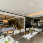 Apartamento de 306m² na melhor região de Moema, 3 suítes, 5 vagas, varanda gourmet, depósito, fora de rota