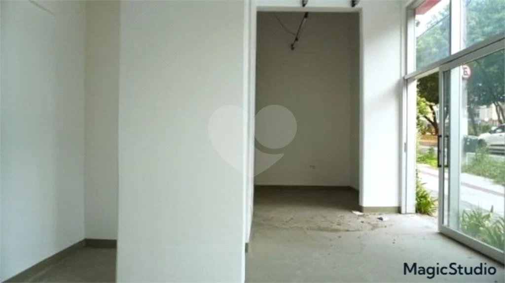 Loja com 52 m² , a 250 metros da estação Butantã , linha amarela do metrô.