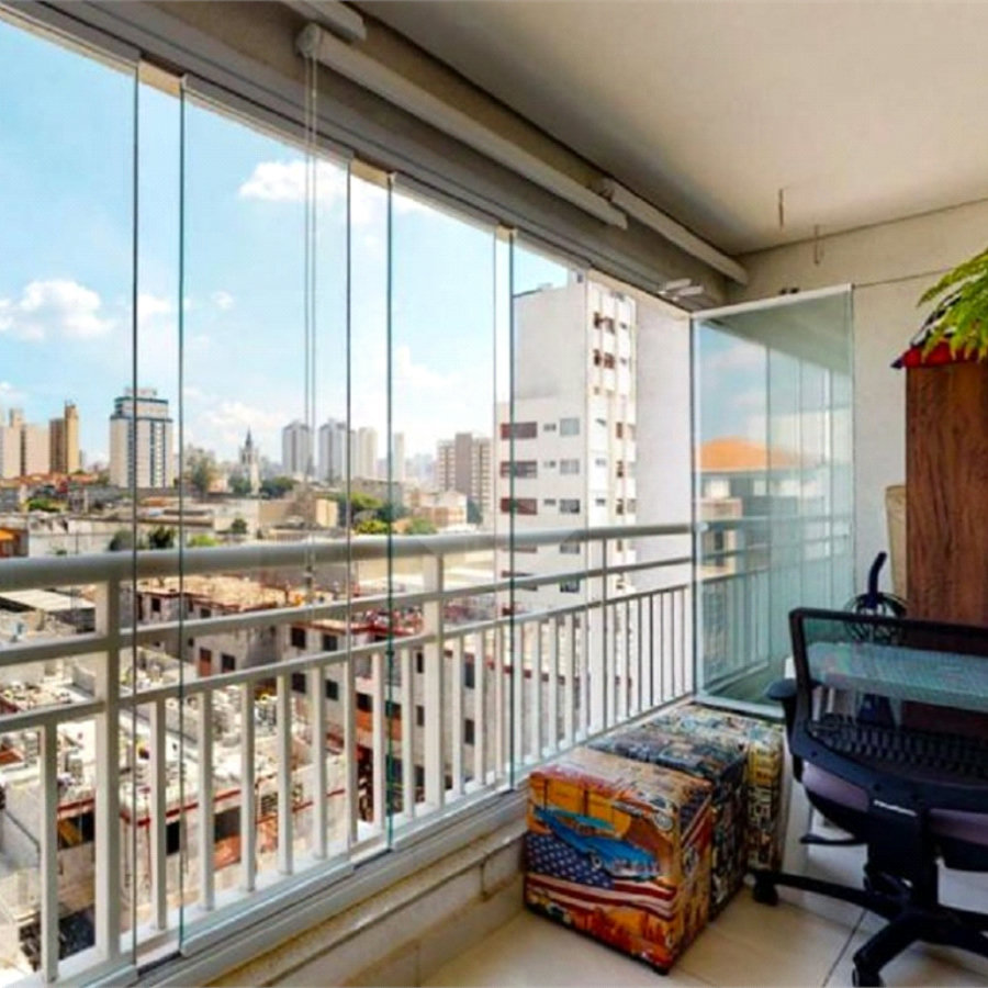 Apartamento no Cambuci, de 46m2 com 1 dormitório, cozinha com armários, sala com varanda e 1 vaga