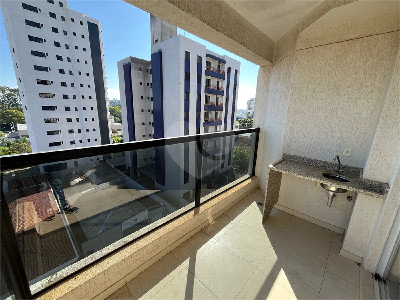 Apartamento mobiliado com 2 dormitórios sendo 1 suíte