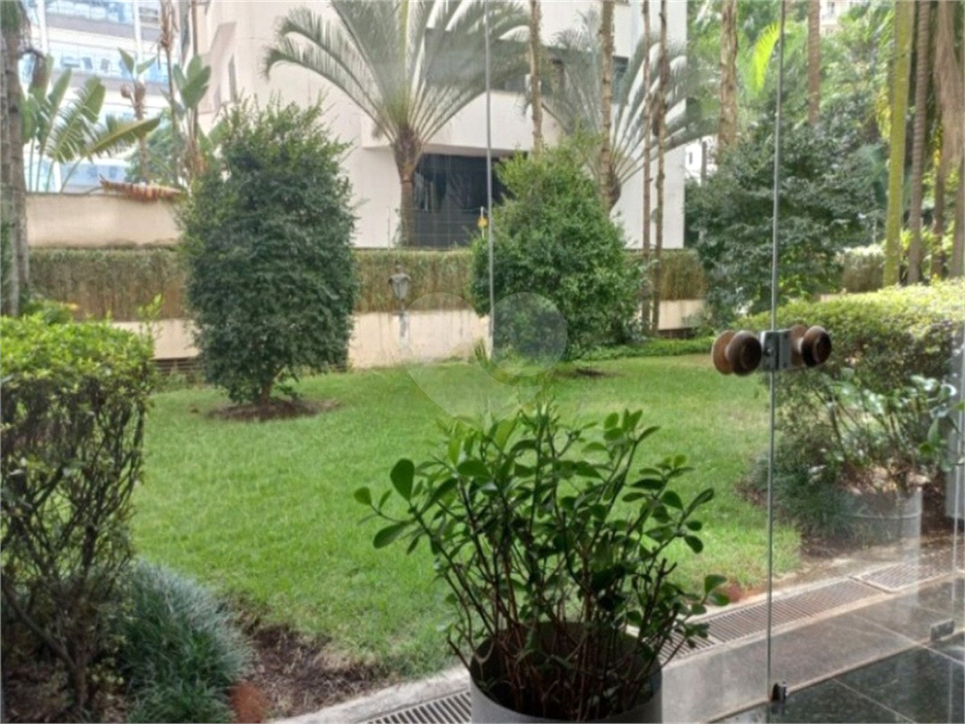 Apartamento a venda na Oscar freire - com 03 dormitórios e 02 vagas - Próximo Hospital das Clínicas