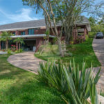 Casa à venda com 4 suítes no condomínio Vale da Santa Fé, Vinhedo - SP