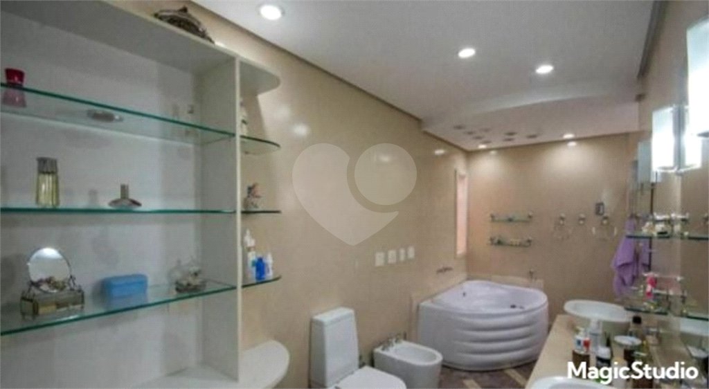 Apartamento 580m², 4 quatos, sendo 4 suítes, 5 vagas de garagem, à venda no Bosque da Saúde
