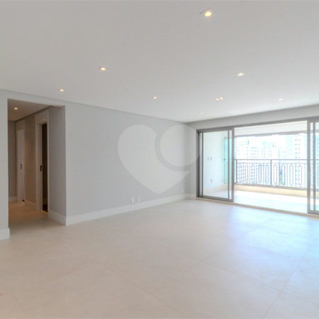 Apartamento para venda em Moema com 3 quartos, sendo 3 suítes, 2 vagas, 149 m²