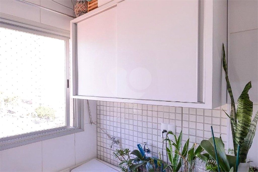 Oportunidade Apartamento mobiliado á venda na saude com 60m² com 2 dorm e 2 vaga. Aceita e estuda Permuta ( sujeito a avaliação).